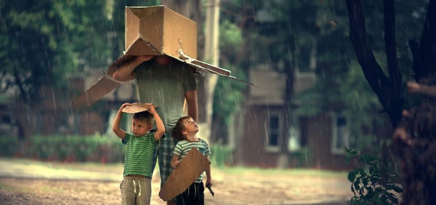 10 Tips to Stay Dry and Protect Your Stuff When Moving in the Rain