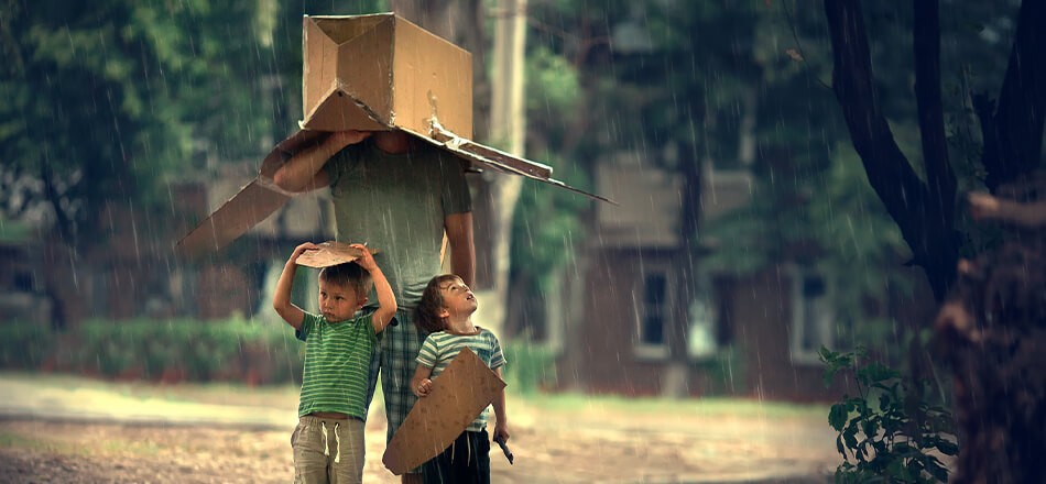 10 Tips to Stay Dry & Protect Your Stuff When Moving in the Rain