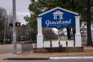 Graceland TN sign